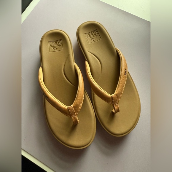 NWOT Reef Women’s Natural Beige Cushion Cloud Sandals - Size 9
